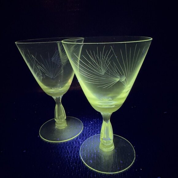 Fostoria Pine Clear Glass Goblets Cups Set 2 Stemware Manganese 365nm UV Glow - Picture 1 of 12